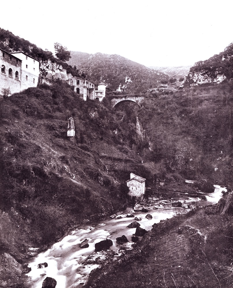 117. Subiaco, lAniene sotto il ponte di s. Mauro nel 1906 (Gargiolli).