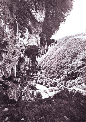 53. Dintorni di Vicovaro. L'Aniene presso le grotte di s. Benedetto (Gargiolli).