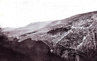 97. Subiaco. Santa Scolastica (a sinistra) e il Sacro Speco dal monte Affilano (Gargiolli).