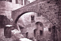 102. Subiaco, cortile del Sacro Speco (Gargiolli).