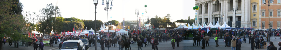 131. Piazza di Porta San Giovanni, ore 16:08: il corteo non  ancora arrivato.