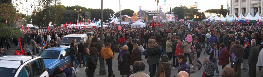 133. Piazza di Porta San Giovanni, ore 16:51: il corteo sta cominciando a entrare in piazza.