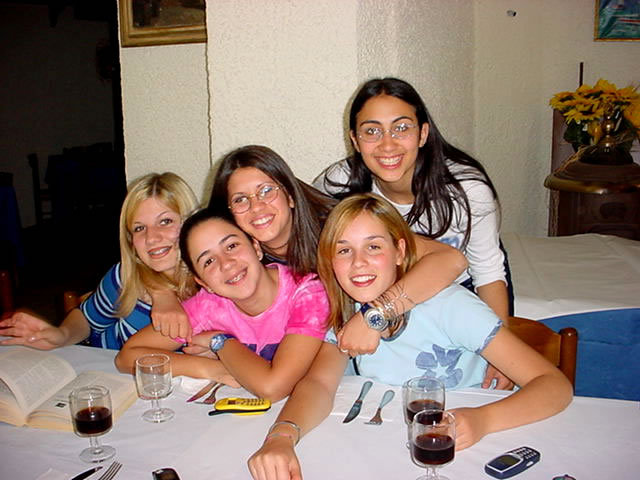 26. Veronica, Benedetta, Lucia, Alessandra e Cristina.