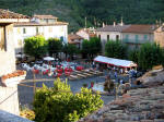 5. Dalla casa di Antonia, una veduta di piazza delle Ville che si prepara alla festa.