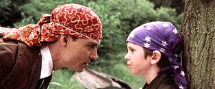 Johnny Depp e Freddie Highmore in "Neverland" (2004), di Marc Forster.