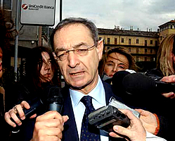 Per la serie "Grandi avvocati berluscsti": Carlo Taormina, che difese la Franzoni; Maurizio Paniz con Elvo Zornitta; Niccol Ghedini.