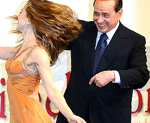 Per le serie "Mamme bambine" e "La balla del ballo": Berlusconi l'unica volta che ha infranto il "fioretto" di non ballare.