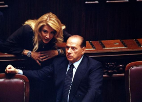 Per la serie "Rifatta, da berluscista, casinista": Gabriella Carlucci con s stessa e col Berlusconi.