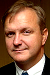 Per la serie "Espressioni straordinariamente intelligenti ulteriormente migliorate per mezzo di occhiali": Olli Rehn.