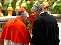 Per la serie "Dio e Mammona": il Casini in banca e in chiesa.