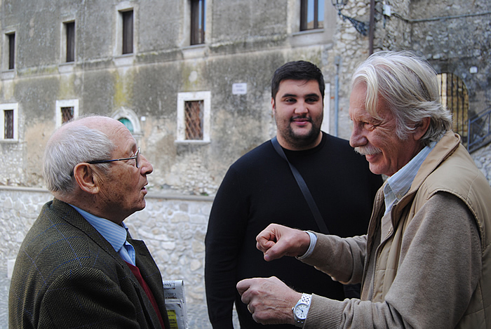 Manuel Carrera (al centro), Direttore del Civico Museo dArte moderna e contemporanea di Anticoli Corrado