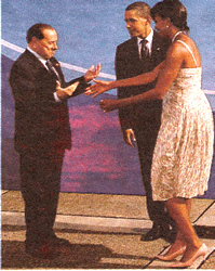 Per la serie "I beceri buffi": Silvio Berlusconi si fa riconoscere da Michelle e Barack Obama.