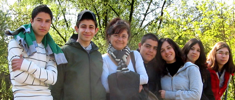 La Classe 2006 - 2009: Cristian, Lorenzo, Stefano, Sofia, Veronica e Natalia con la professoressa Cipriani venerd 24 aprile 2009.