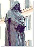 Il monumento a Giordano Bruno a Campo de' Fiori in una foto "diurna": "Sbagliarono ritraendolo in abito talare," ha commentato il professor Sforza, "ma il corruccio indubbiamente gli si addice".